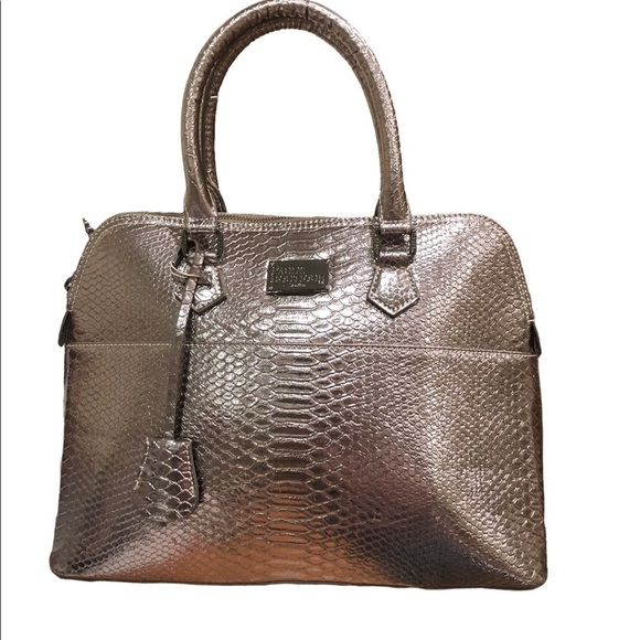 Pauls Boutique Handbags - Paul’s Boutique Purse w/Crossbody Strap